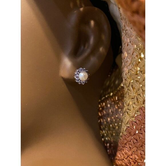 Stunning 14k Flower Shaped Tanzanite & Pearl Stud Earrings - Picture 15 of 16